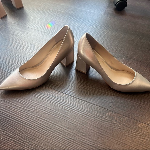 Marc Fisher Zala pointy toe pump with block heel metallic champagne  sz 7.5 - Picture 3 of 6
